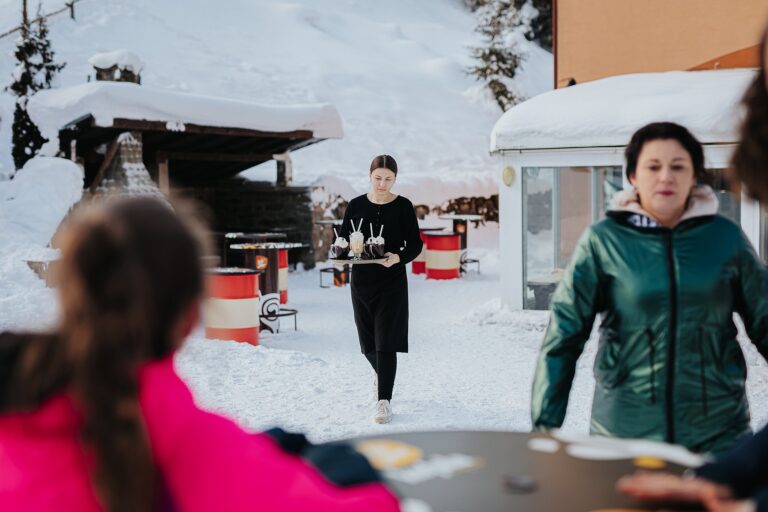 Hotel Brezovica zima apreski bar